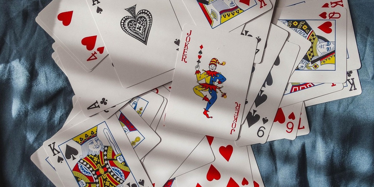 The Role of Neurotechnology in Enhancing User Experience and Gambling Behavior Analytics in Online Casinos: Future Trend